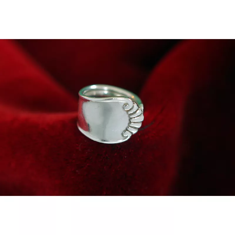 Ein weiterer Besteckring mit 7 Zehen R140